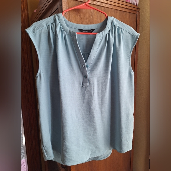 Simply Vera Vera Wang Tops - Simply Vera Vera Wang Blouse. Sz S. Seems More Seafoam Color To Me.